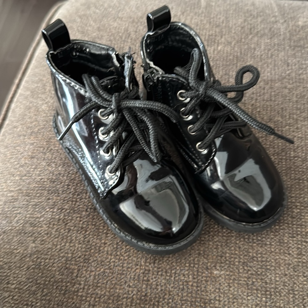Toddler boots - Picture 2 of 2